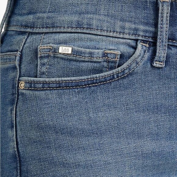 EUC Lee Women's Ultra Lux Comfort Flex Motion Bootcut Jean - 28/ size 4 short - Picture 4 of 9